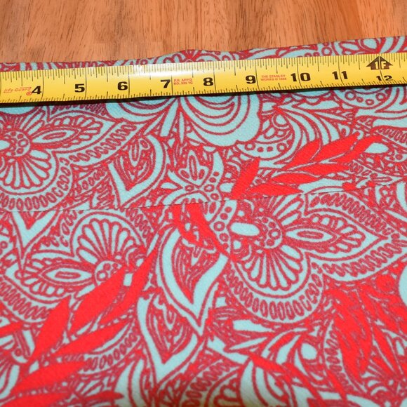 Size Large Cassie Pencil Skirt $10 Stretch material - Picture 4 of 9